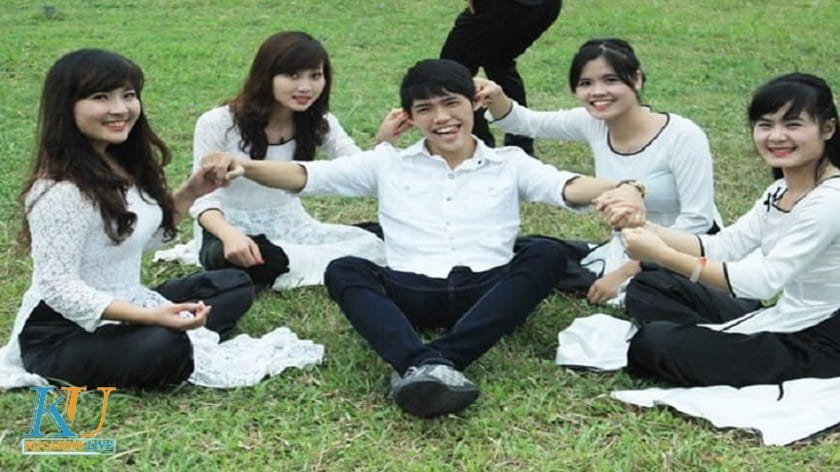Ngủ mơ thấy bạn cùng lớp đánh số mấy? Là điềm tốt hay xấu 1 Mơ thấy bạn cùng lớp đánh con gì? Lành hay dữ?
